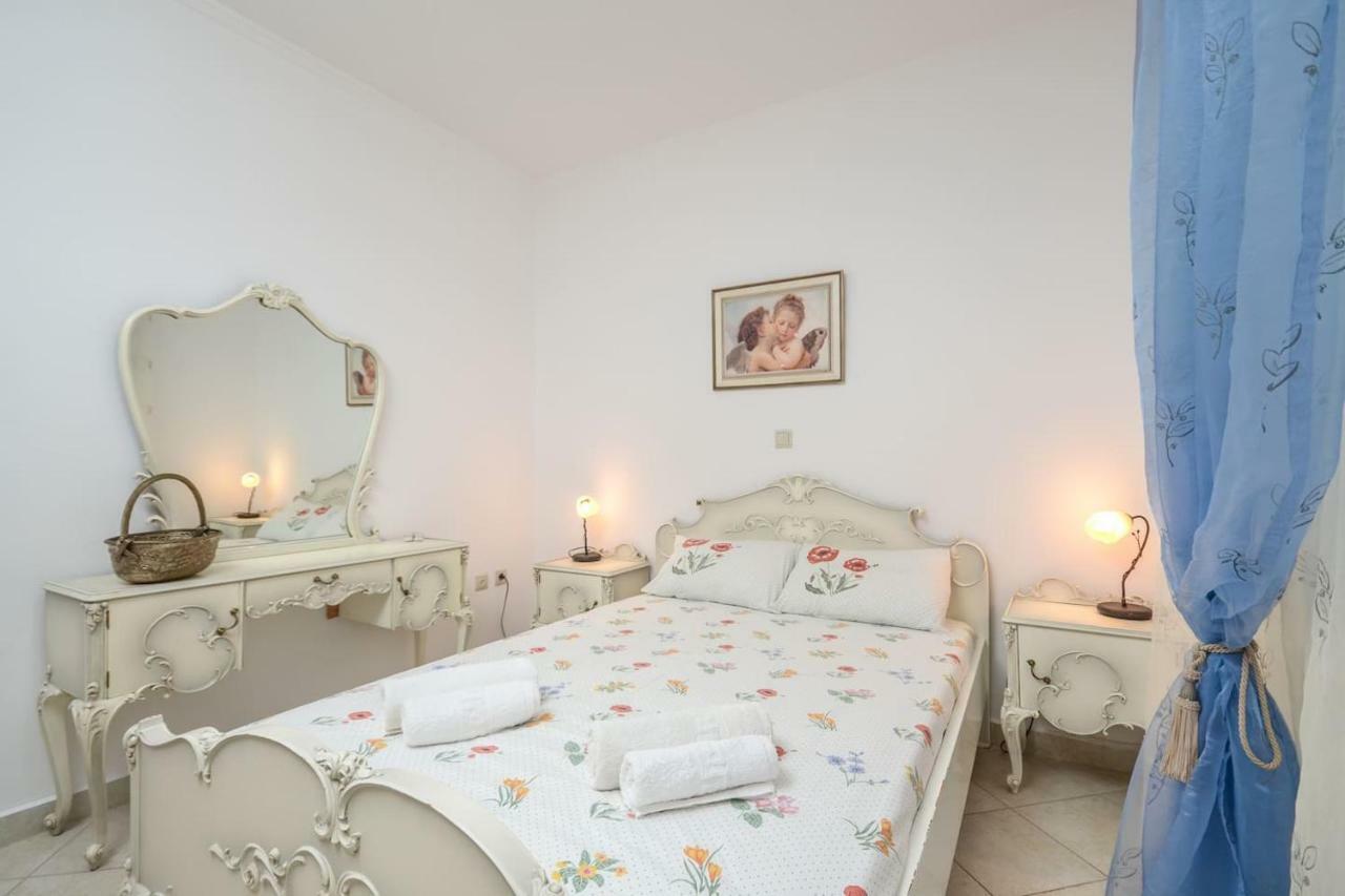Independent Agapitos Apart , 2Bdrm, Private Patio Naxos City エクステリア 写真